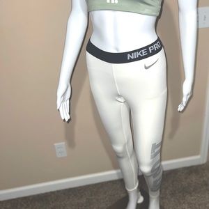 White Nike pro leggings size xs brand new!!
